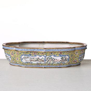 An enamel on copper flower pot, Qing dynasty, Qianlong (1736-95).