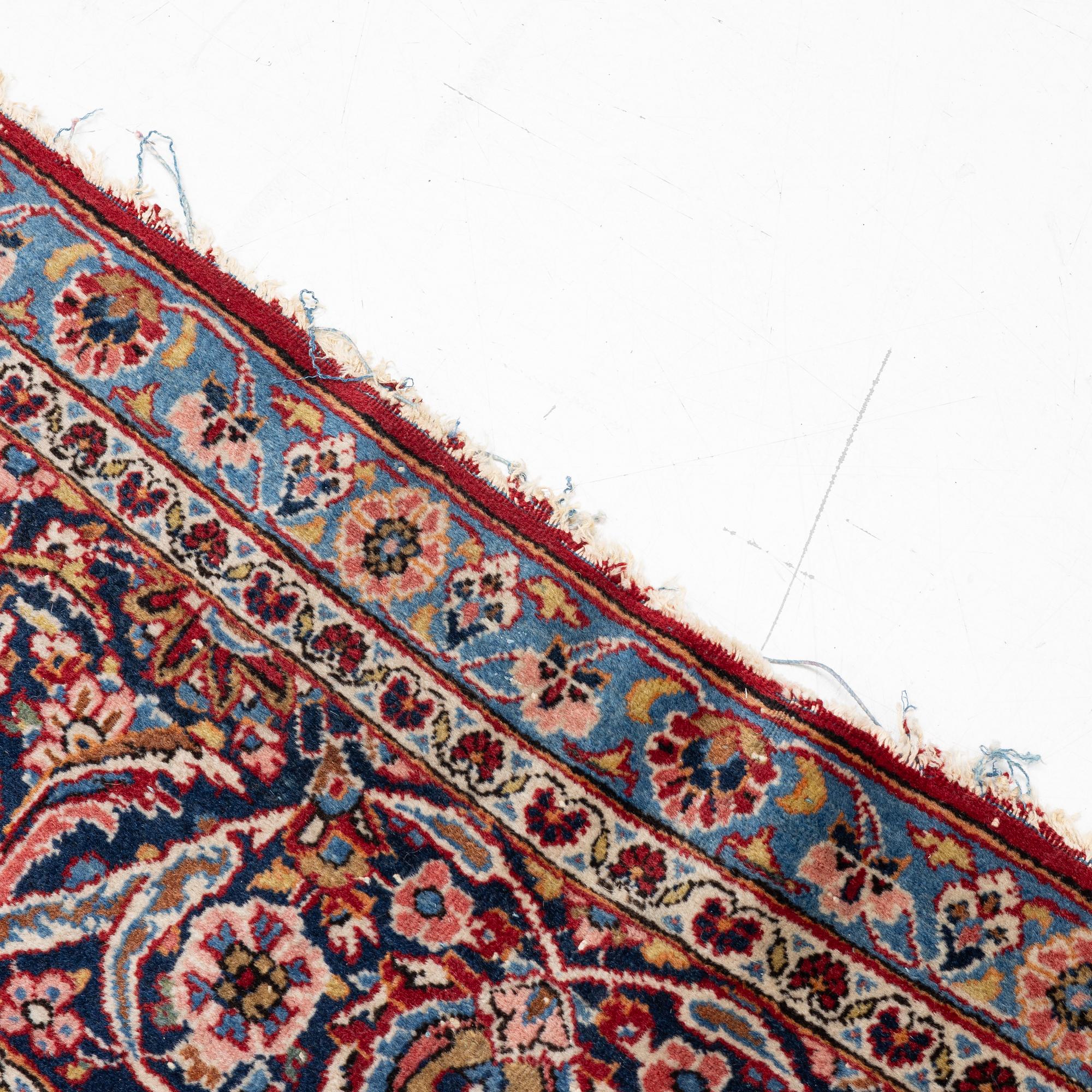A semi-antique carpet, Kashan, c. 310 x 215 cm.