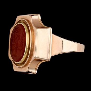 SIGILLRING, 14K guld och karneol. Total vikt ca 6 g.
