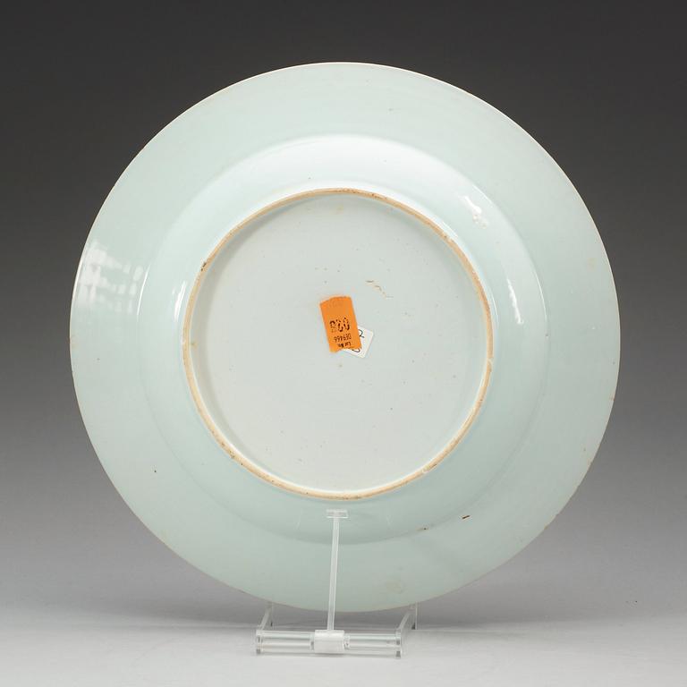 A blue and white serving dish, Qing dynasty, Yongzheng (1723-35).