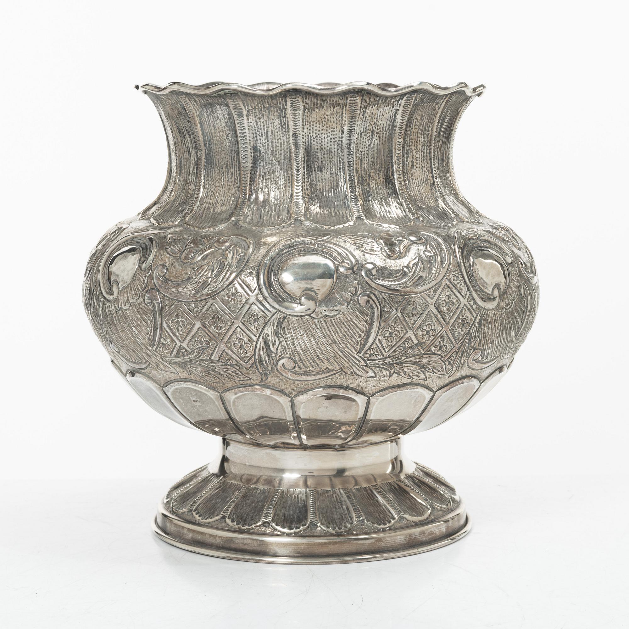 Vase / outer casing, silver, Rococo style, 20th century.