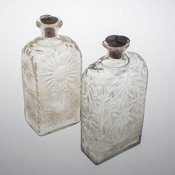 BRÄNNVINSFLASKOR, 5 st. Glas. 1800-tal.