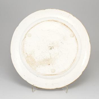 FAT, flintgods. Rörstrand, 1700-talets slut, samt SÅSSNIPA, troligen 1800-tal.
