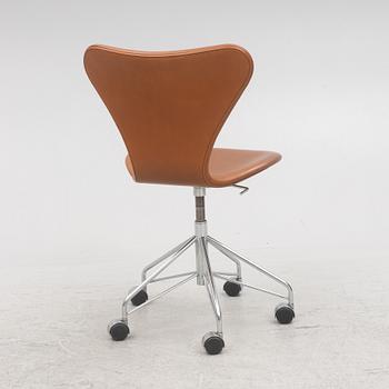 Arne Jacobsen, a model 'Seven' desk chair, Fritz Hansen, Denmark 2004.