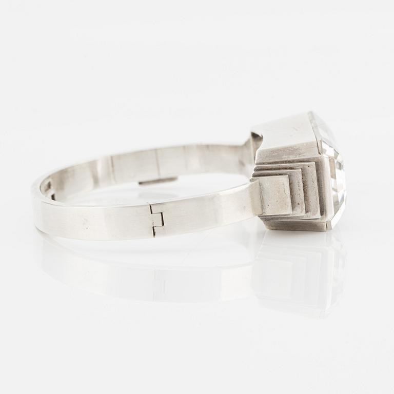 Wiwen Nilsson, armring, silver med stor bergkristall, Lund 1964.