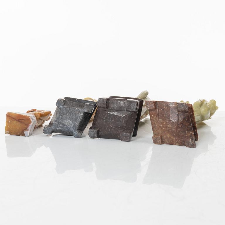 Figuriner, nio stycken, soapstone, Kina, sen Qingdynasti / 1900-tal.