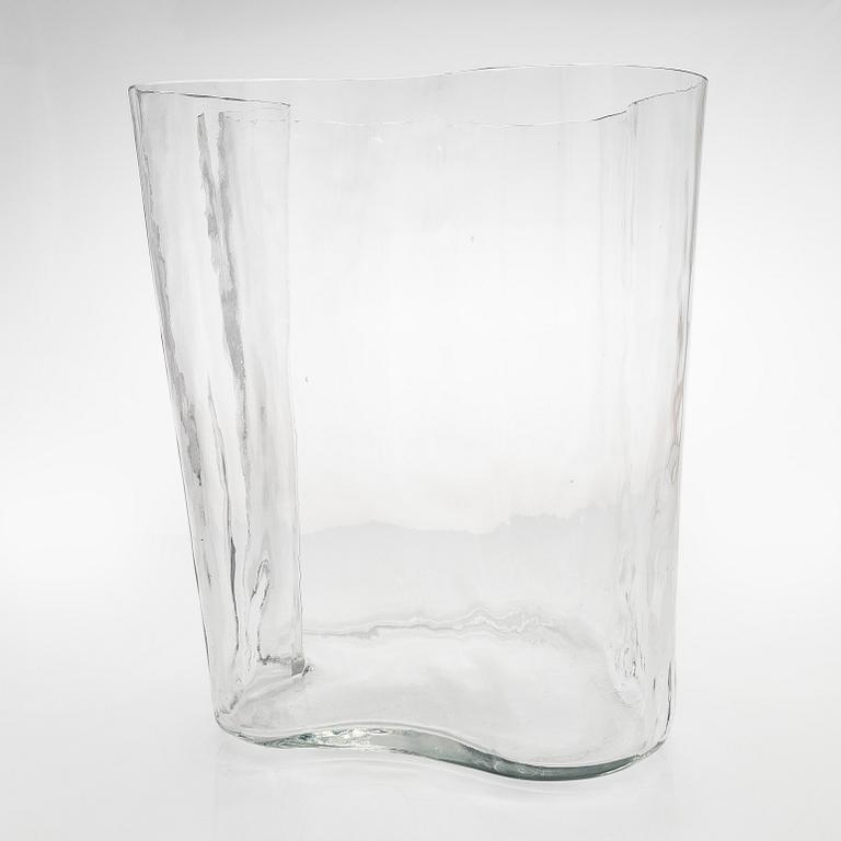 Alvar Aalto, vase, 3031, signed Alvar Aalto for Iittala 1960s.