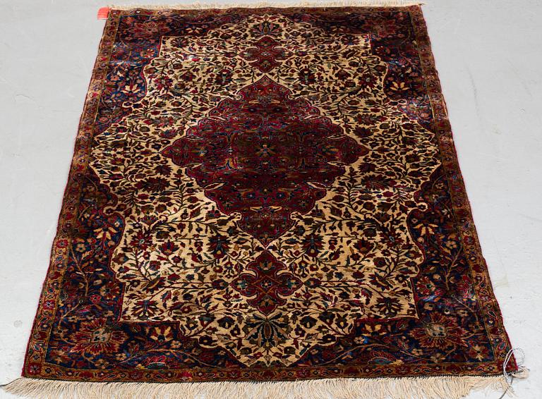 Matto, semi-antique silk Kashan, ca 166 x 100 cm.