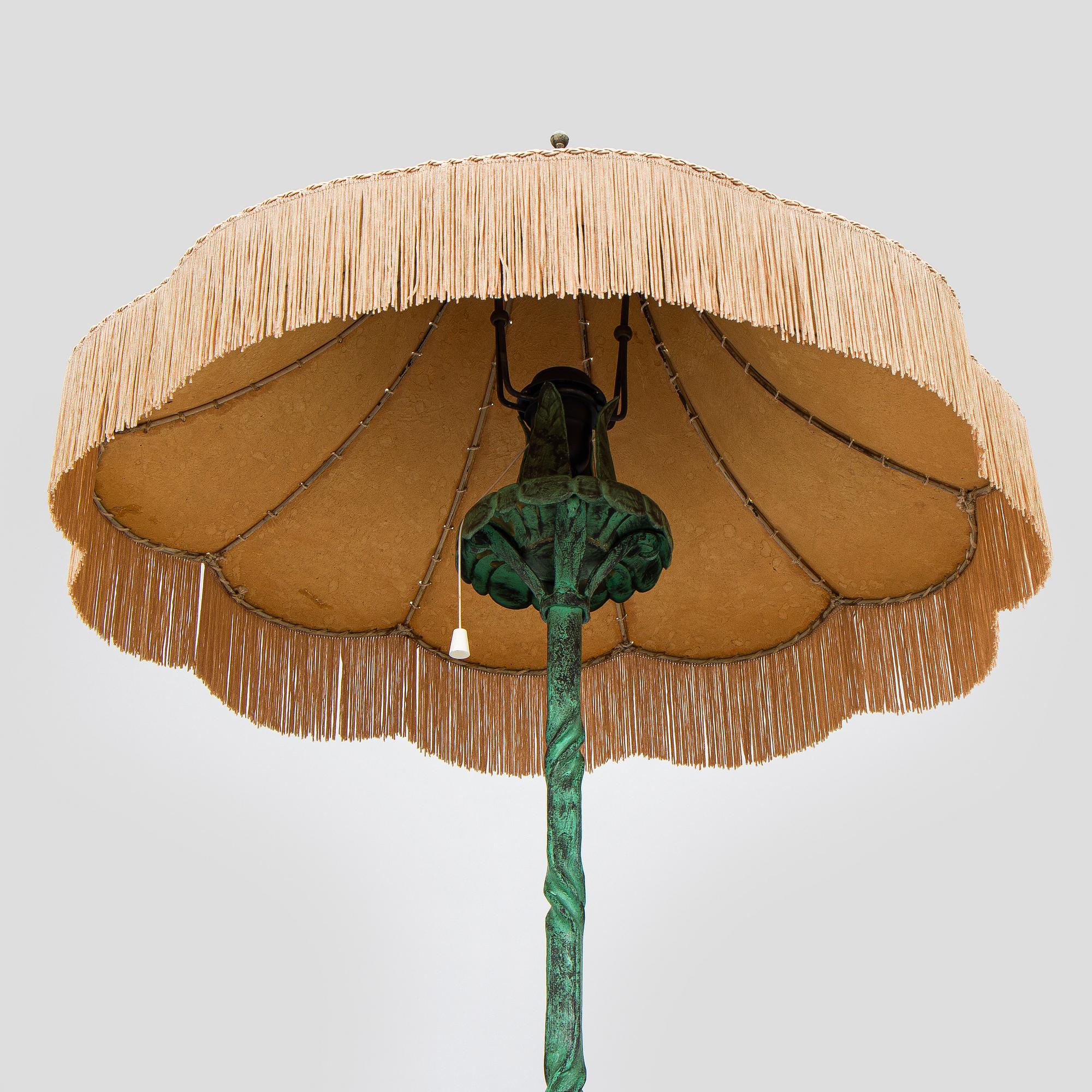 A 1930s model '811' floor lamp for Taidetakomo Hakkarainen, Finland.