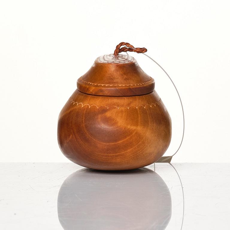 Hans Sunna, a lidded sugar bowl.