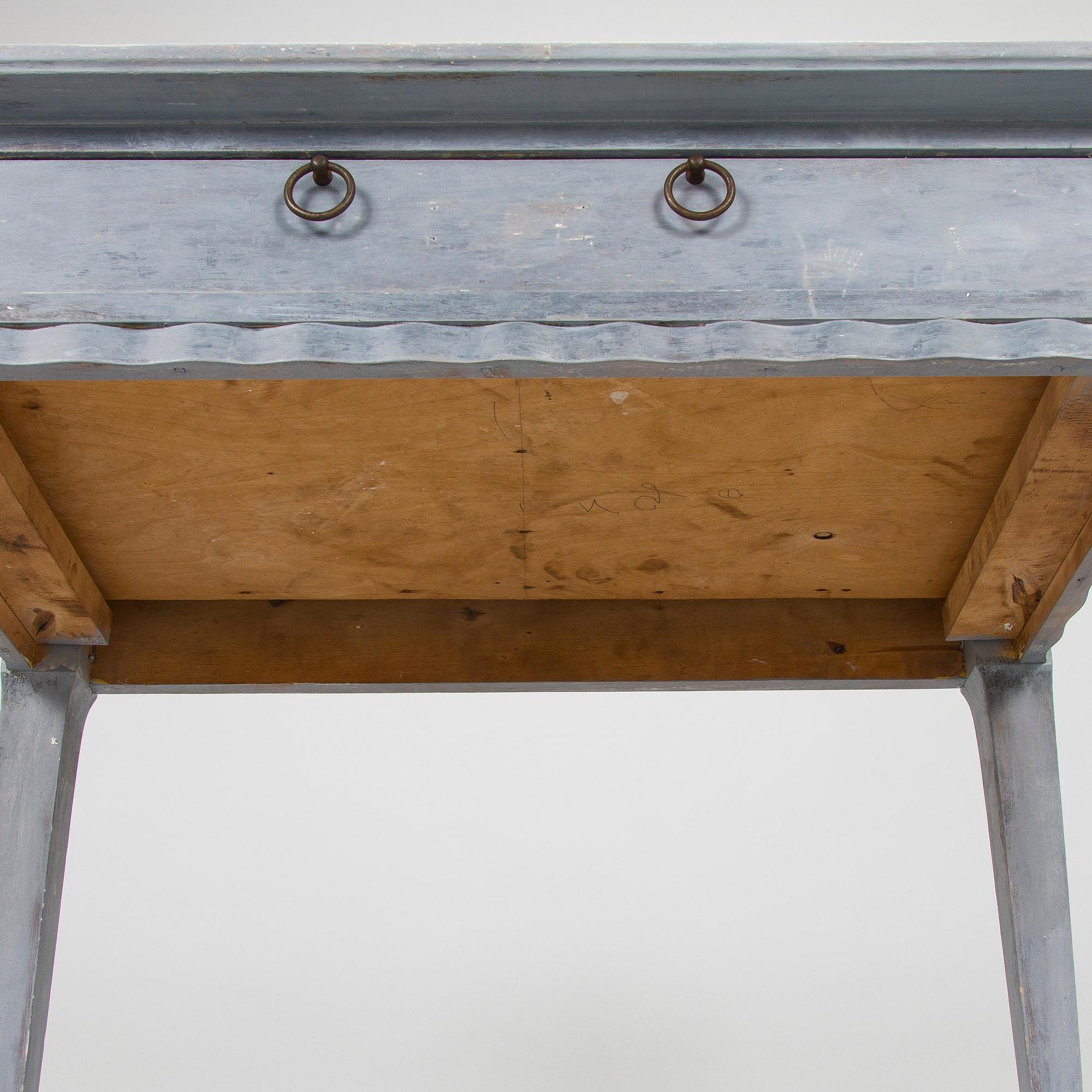 Desk.
