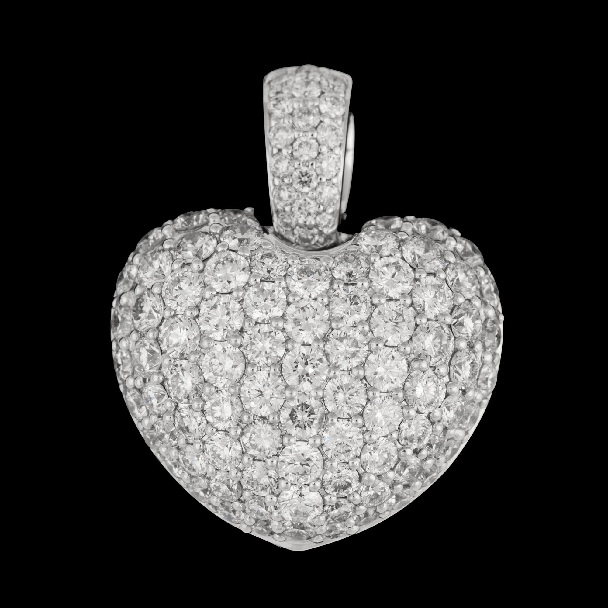 HÄNGE, 100 briljantslipade diamanter, tot. 2.04 ct, i form av hjärta.