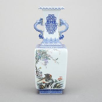 VAS, porslin, Kina, 1900-talets första hälft.