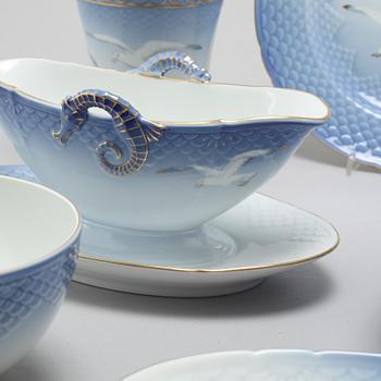 A 57 pcs"Måsen" porcelian dinner service by Bing & Gröndahl, the latter half of the 20th Century.