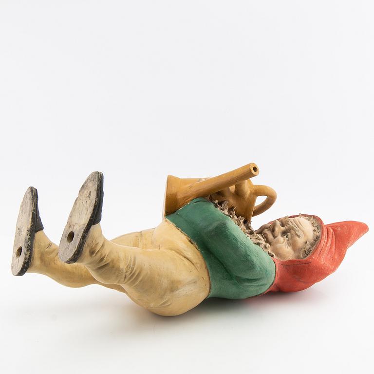 Tomte, troligen Tyskland 1900-talets första hälft/mitt bemålad terrakotta.