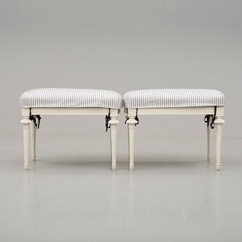 TABURETTER, ett par, gustaviansk stil, 1900-talets mitt.