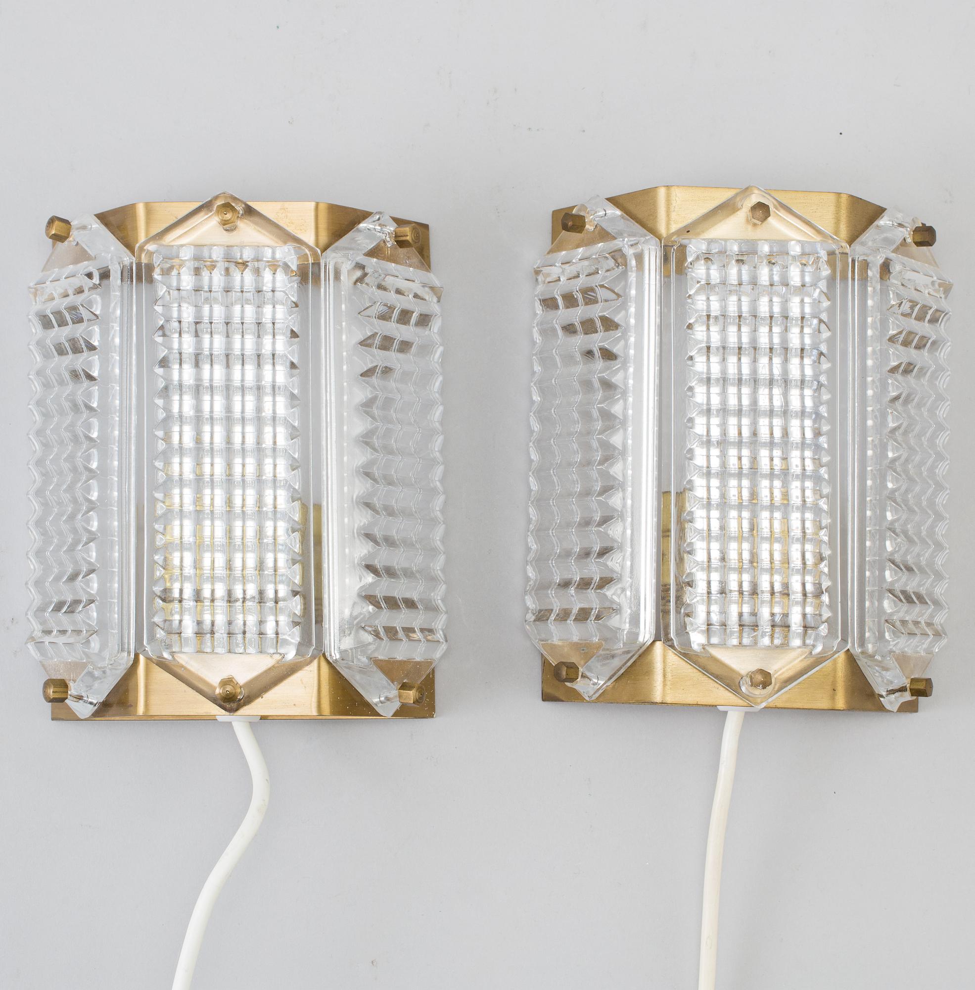 WIKTOR BERNDT, vägglampor, ett par, Swedish Crystal, 1970-tal.