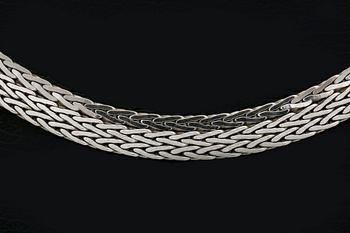 An 18K white gold chain, Unoaerre, Italy, 27g.