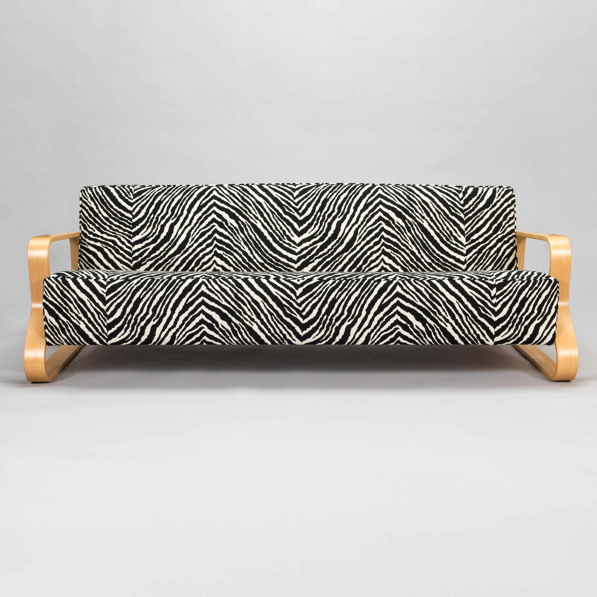 Alvar Aalto, a late 20th century '544' sofa for Artek.
