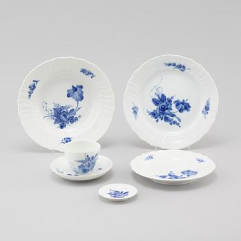 71 pieces of table ware, "Blå Blomst" by Royal Copenhagen.