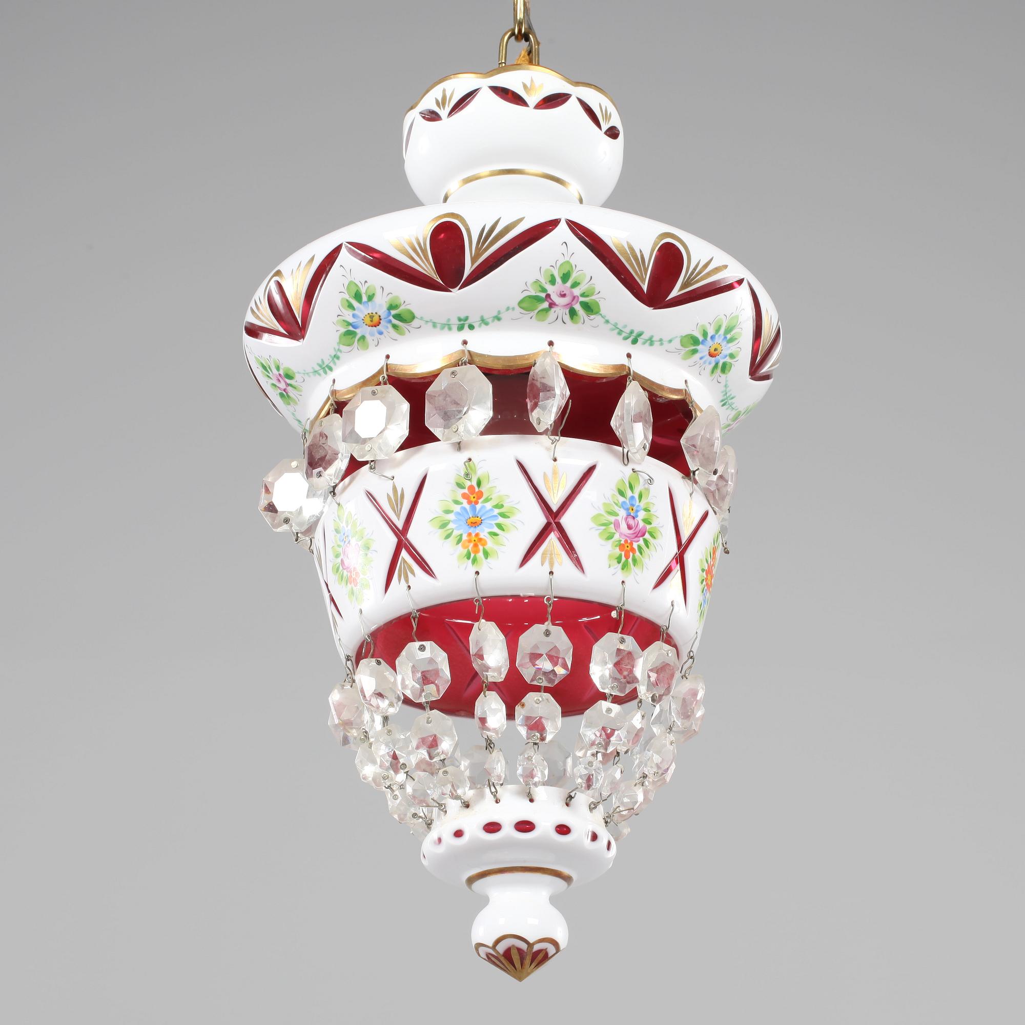 TAKLAMPA, Böhmisk stil, 1900-talets första hälft. Höjd ca 58 cm.