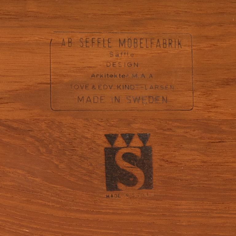 Tove and Edvard Kindt Larsen, coffee table, Seffle Möbelfabrik, 1960s.