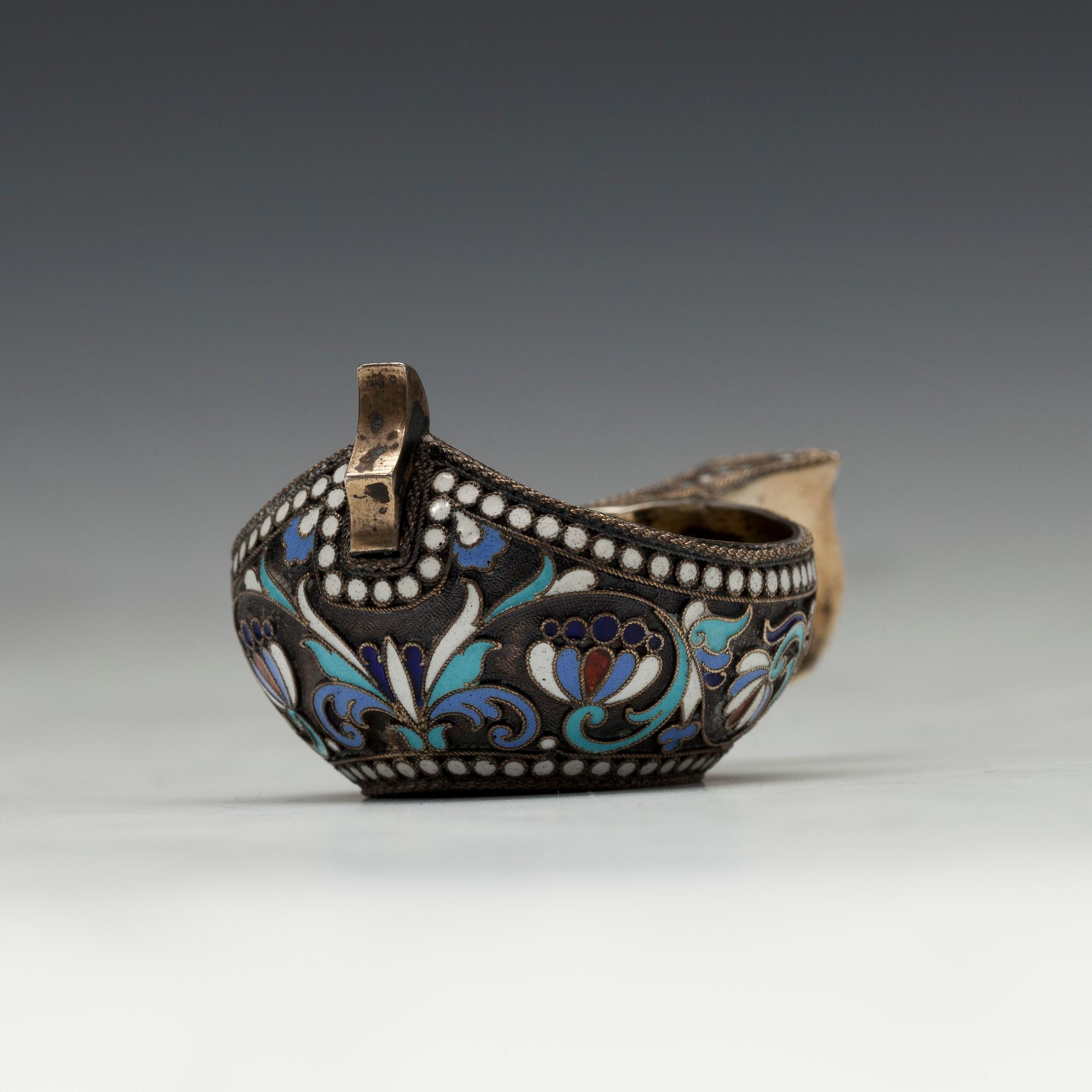 KÅSA, silver och emalj, cloisonné, Ryssland ca 1900.