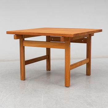 HANS J WEGNER, a table by PP möbler Denmark, from the latter half of the 20th century.