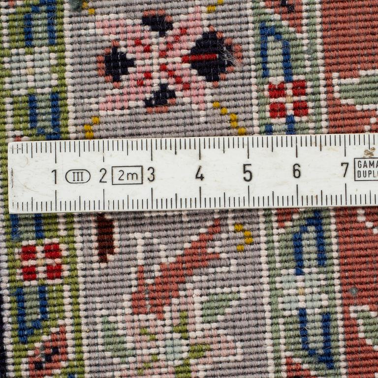 A rug, Old Tabriz, part silk, ca 206 x 151 cm.