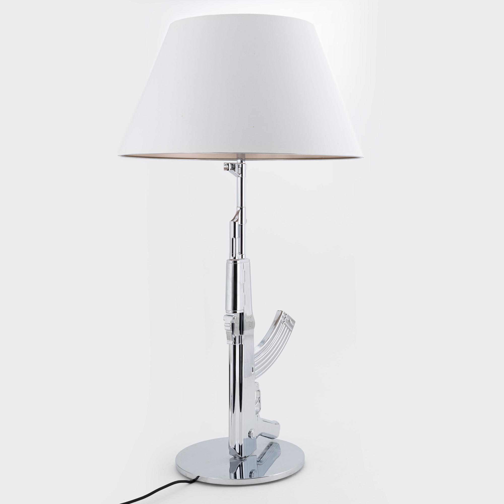Philippe Starck,  golvlampa, "Lounge Gun Kalashnikov", Flos, formgiven 2005.