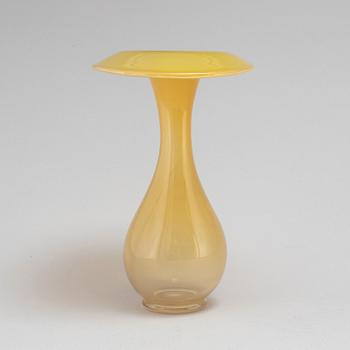 INGEBORG LUNDIN, vas, glas, Orrefors, signerad.