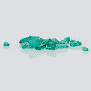 PARTI SMARAGDER, 18 st, olika slipningar. Vikt ca 4,05 ct.