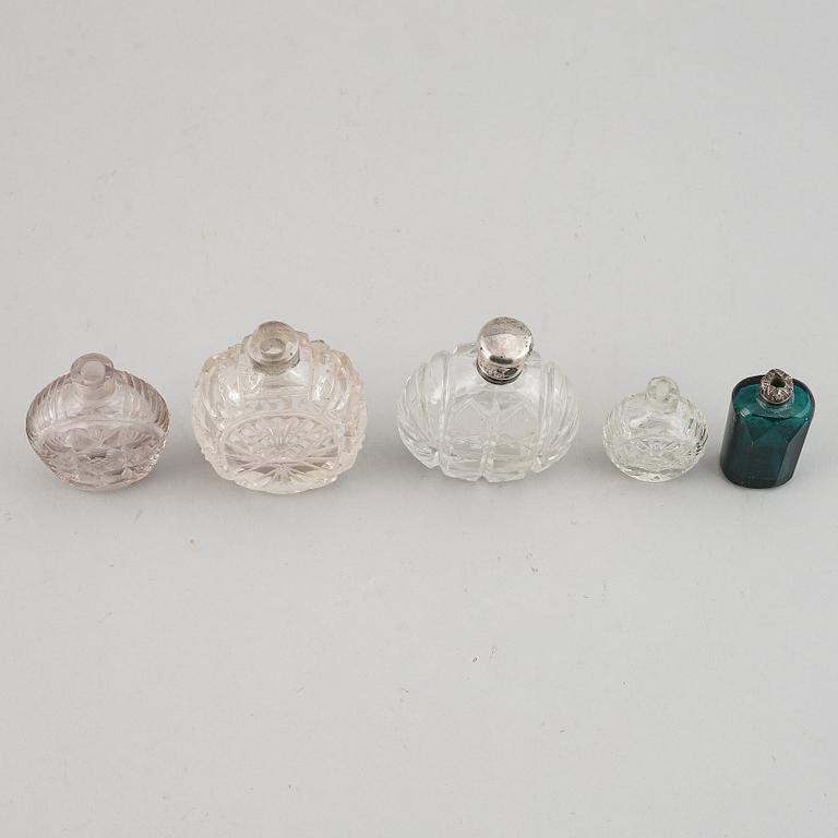 Five glass snuff bottles, 18th/19th century.