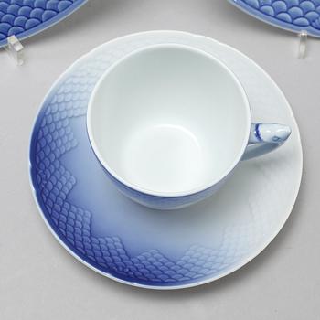 30 pieces of porcelain tableware from Bing & Gröndahl/Royal Copenhagen, model "Måsen", second half of the 20th century.