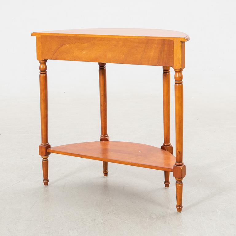 Konsolbord modern tillverkning.