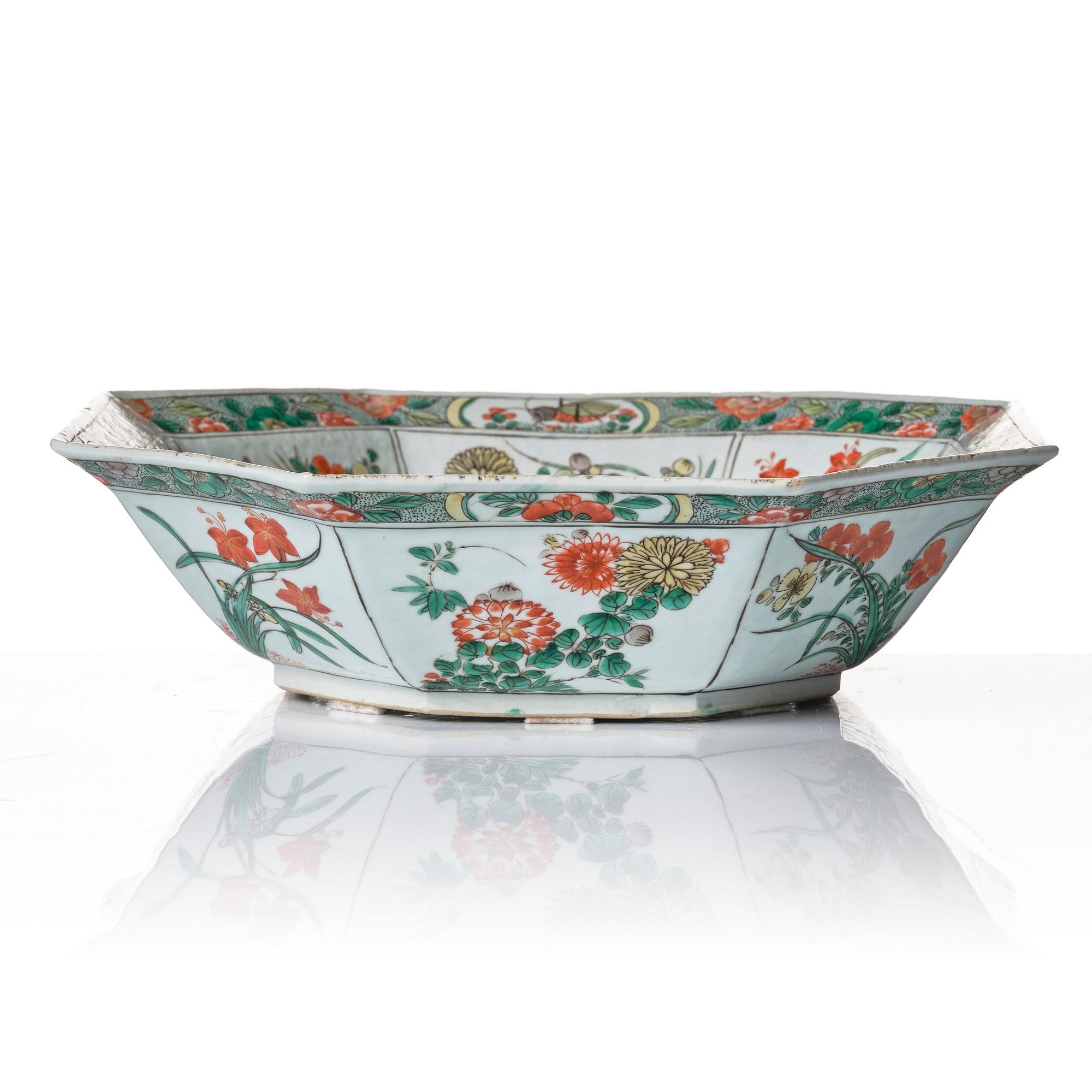 A famille verte bowl, Qing dynasty, Kangxi (1662-1722).