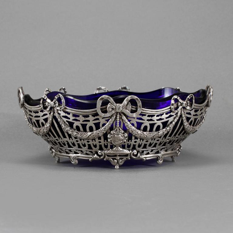 SKÅL, låghaltigt silver och glas, Tyskland, 1900-talets första hälft, vikt 225 g.