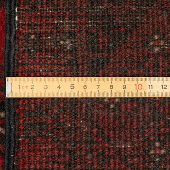 An oriental / Afghan runner, approx. 478 x 81 cm.