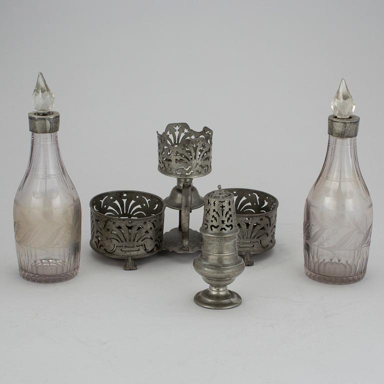 BORDSSURTOUT, tenn, otydliga stämplar, 1800-talets första hälft.