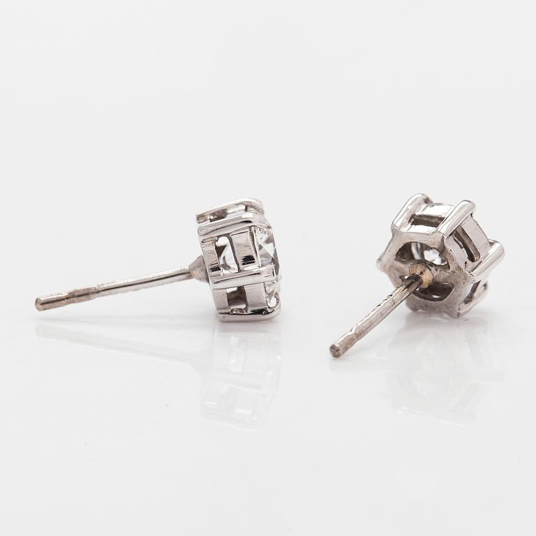 Örhängen, 14K vitguld med briljantslipade diamanter. Medföljande HRD sertifikat.