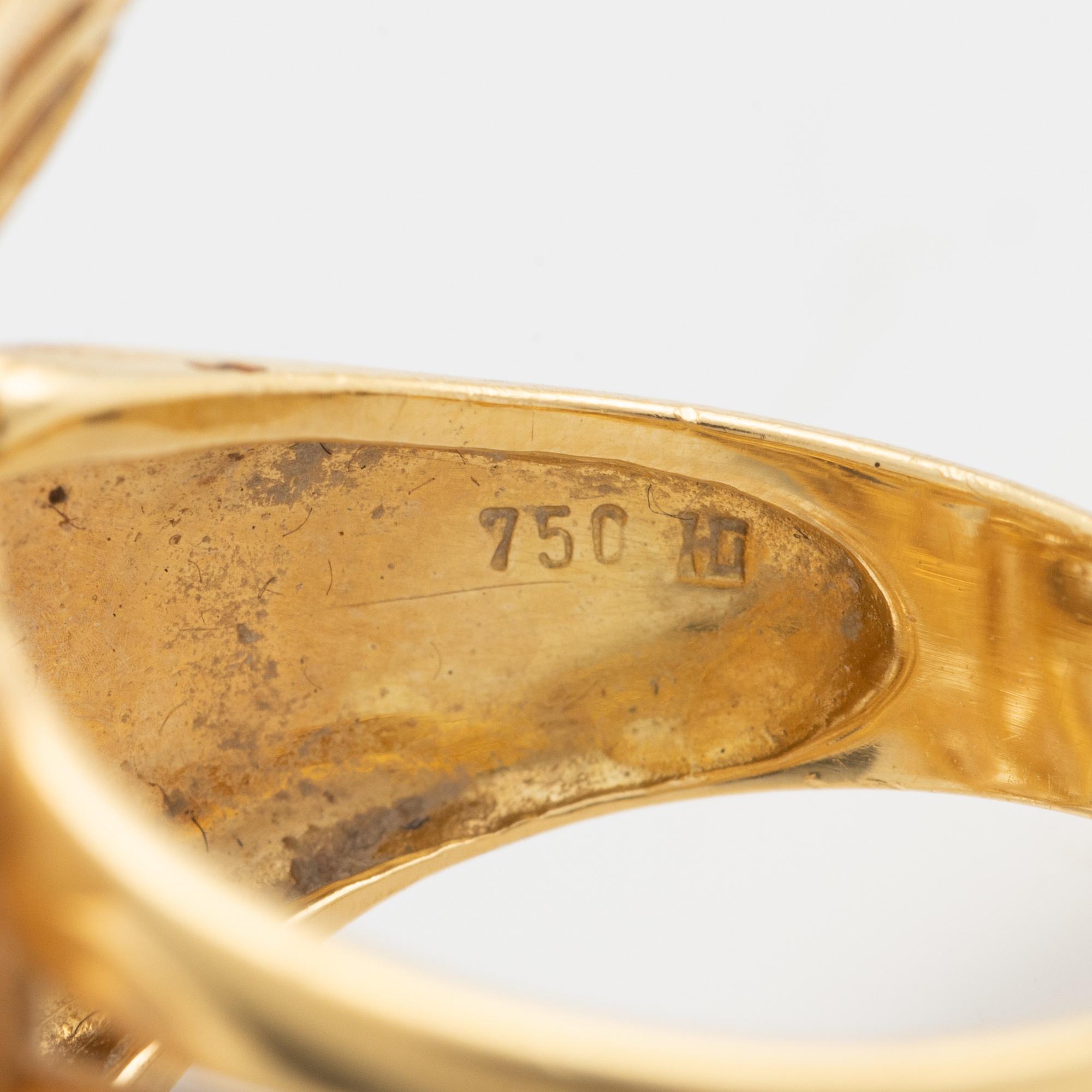 Pearl and diamond ring.