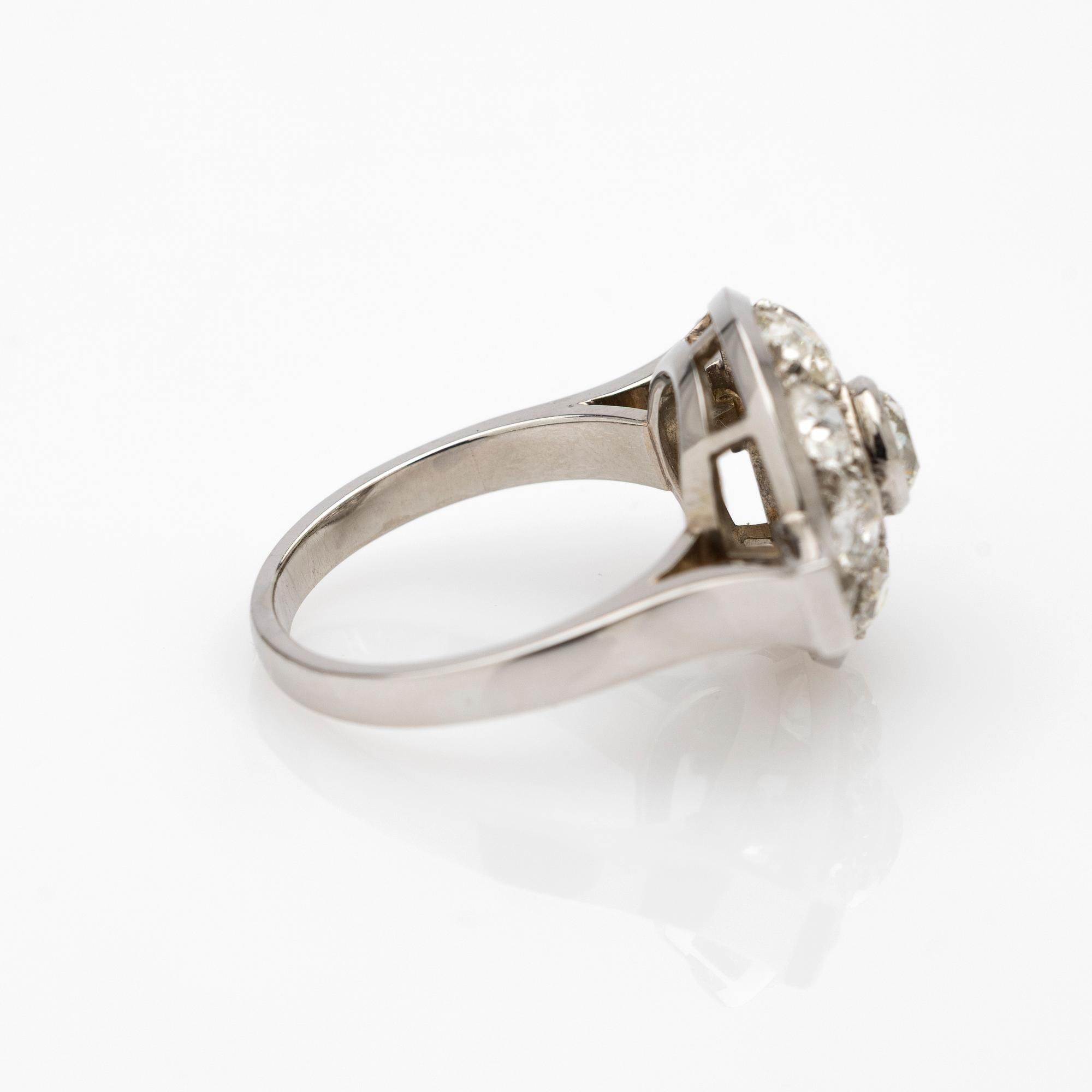 Ring, 18K guld med briljanter.