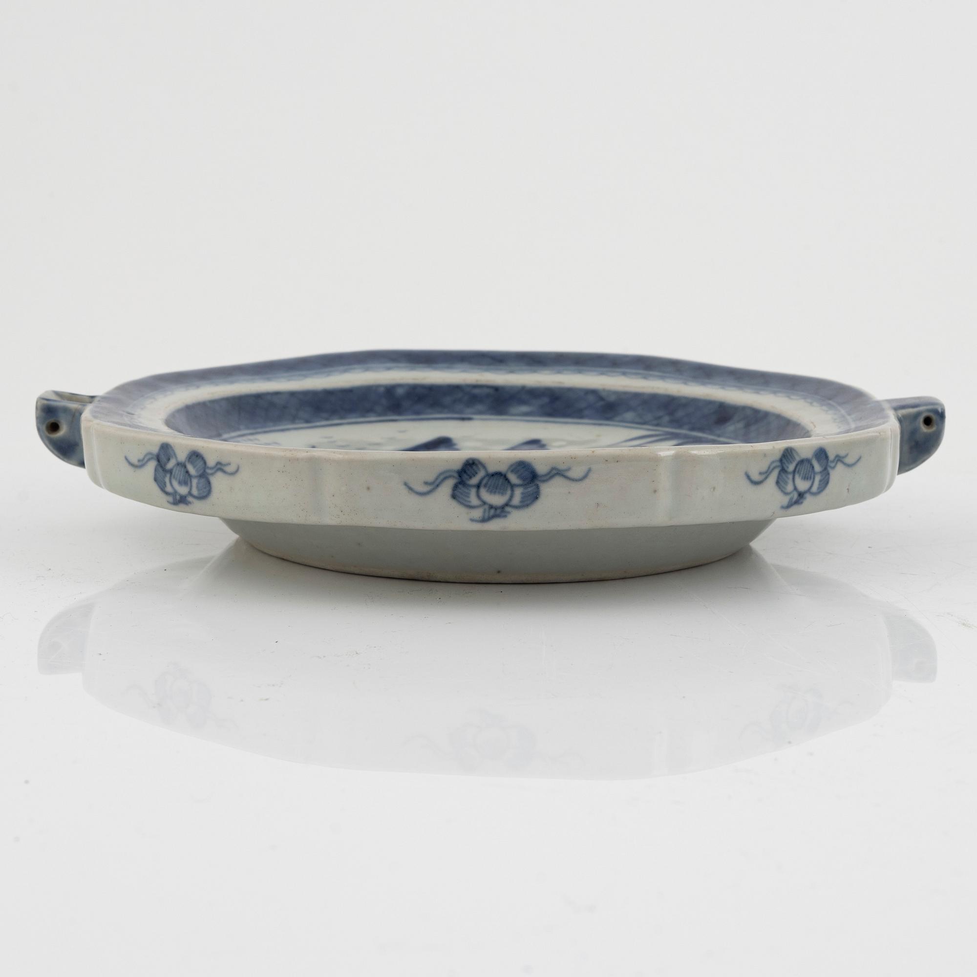 Two blue and white porcelain ginger jars and a warm water dish, China, Qing dynasty, 19th century.