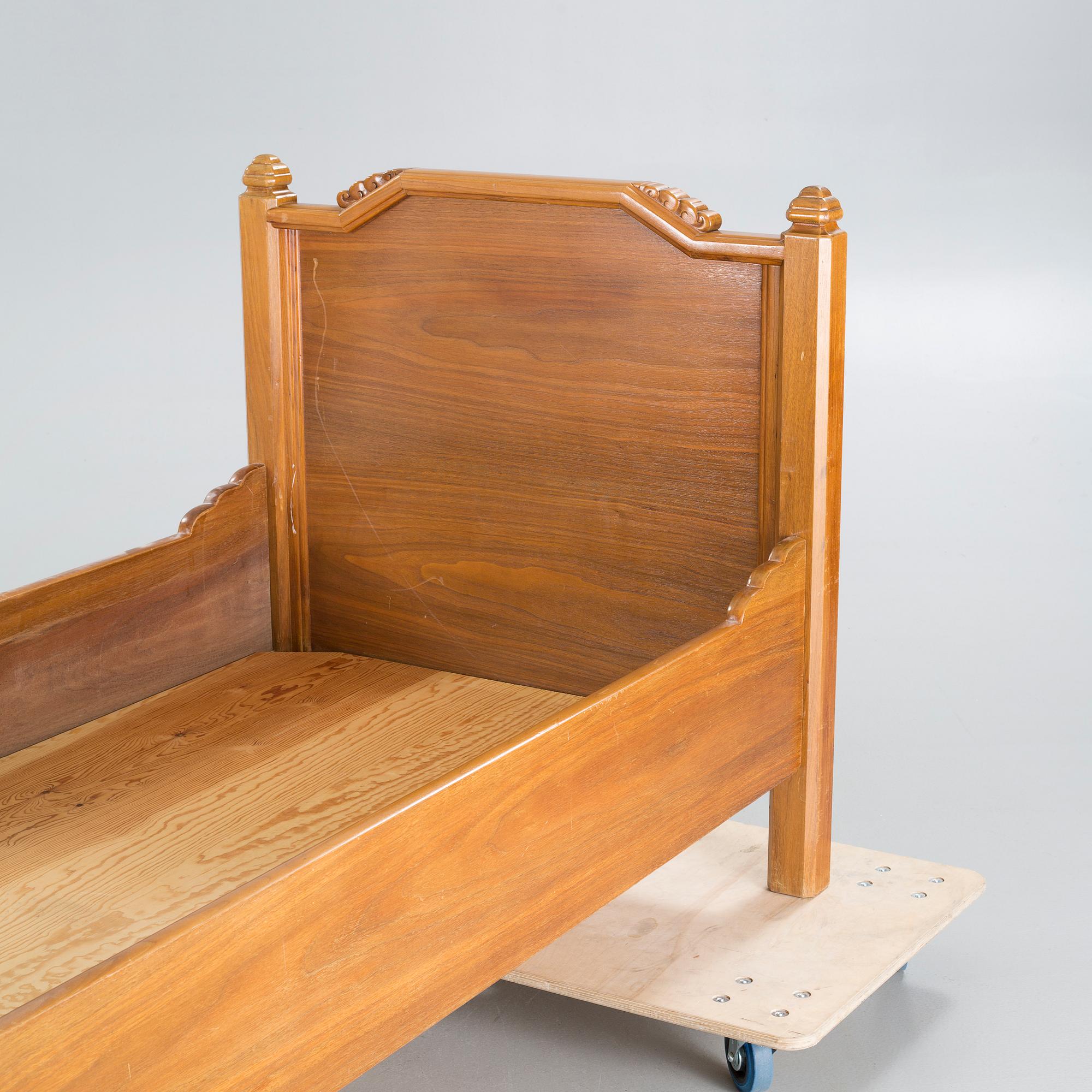 CARL CHRISTIAN CHRISTENSEN, a pair of jugend beds, signed and dated 1919.