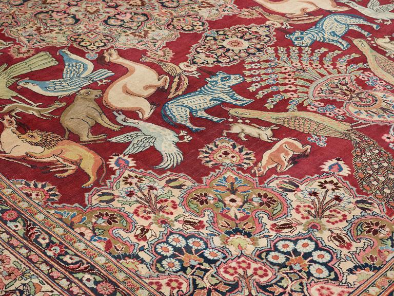 ANTIQUE KERMAN FIGURAL. 641,5 x 403 cm.