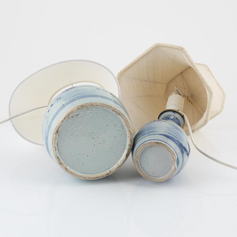 Vaser/bordslampor, 2 st, porslin, Kina, 1700-1800-tal.