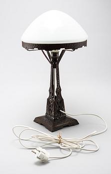 An early 20th century tablelamp.