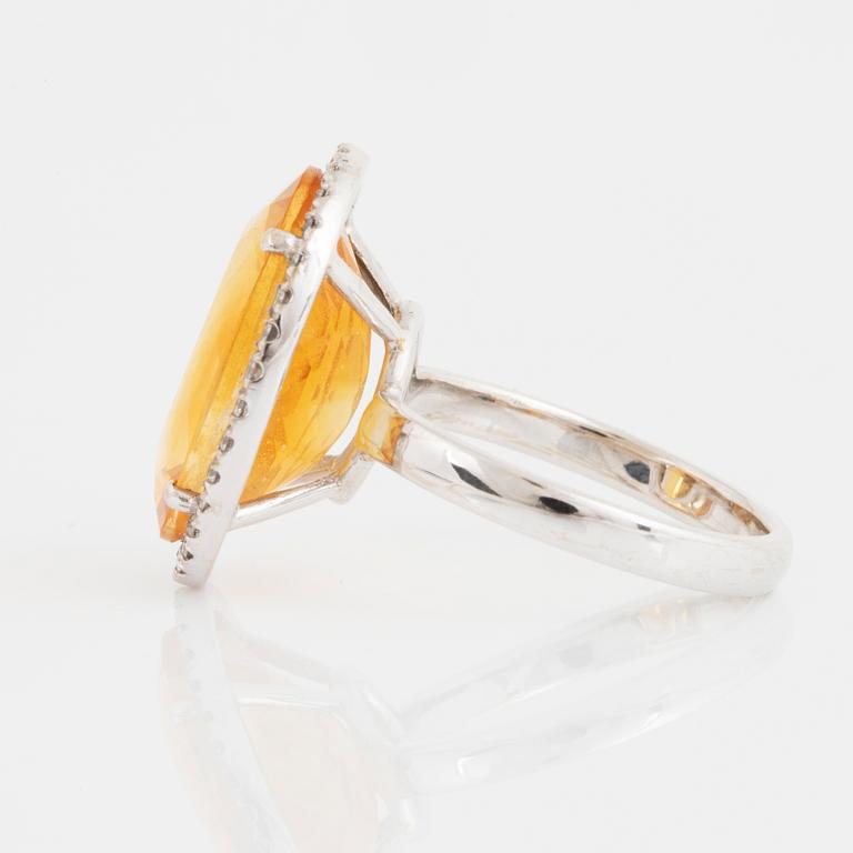 Citrine and small brilliant-cut diamond cocktailring.