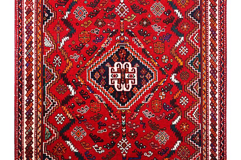 A Qasgqai carpet, c. 252 x 162 cm.