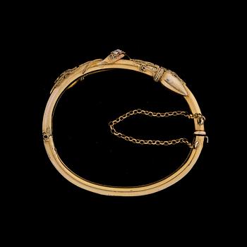 ARMRING, 14 k guld med pärlor, troligen Ryskt. Vikt ca 11 g.